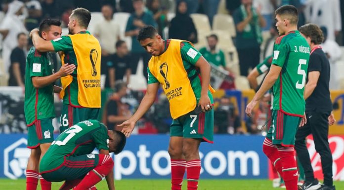 jesus-gallardo-and-luis-romo-reacting-22-11-g-1050