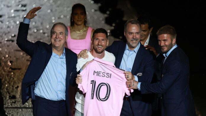 lionel-messi-unveiled-2023-g-1200