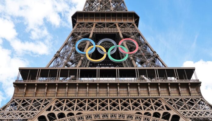 Paris-Mayor-Sparks-Debate-Over-Keeping-Olympic-Rings-On-Eiffel-Tower