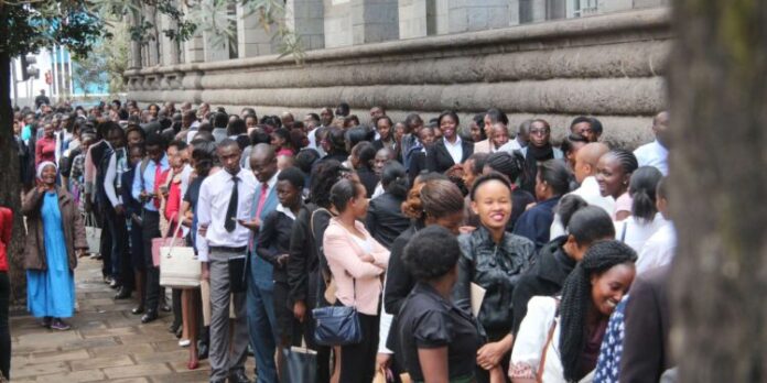 Jobless-kenyans-lining-up-750x375