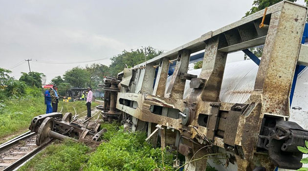 DERAILED-CARGO-TRAIN