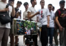 China Tightens Rules for Influencers Discussing Professional Topics