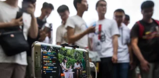 China Tightens Rules for Influencers Discussing Professional Topics