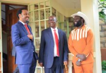 Senators Methu, Karungo Thang’wa Visit Oburu Odinga, Gifts Him 3 Sheep