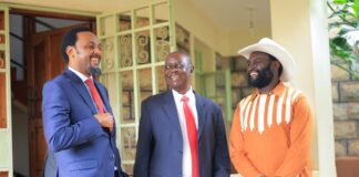 Senators Methu, Karungo Thang’wa Visit Oburu Odinga, Gifts Him 3 Sheep