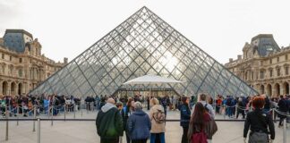 Louvre to Impose 45% Price Hike on Most Non-EU Tourists