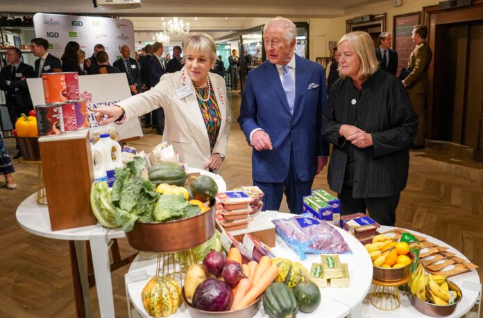 2025-11-19T145005Z_1_LYNXMPELAI0T8_RTROPTP_4_BRITAIN-ROYALS-KING