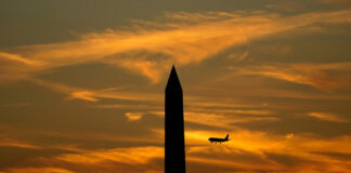 US Orders 10% Flight Cuts at 40 Major Airports Amid Record Shutdown