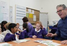 Starmer Apologizes for Leading Schoolchildren in ‘6 to 7’ Dance