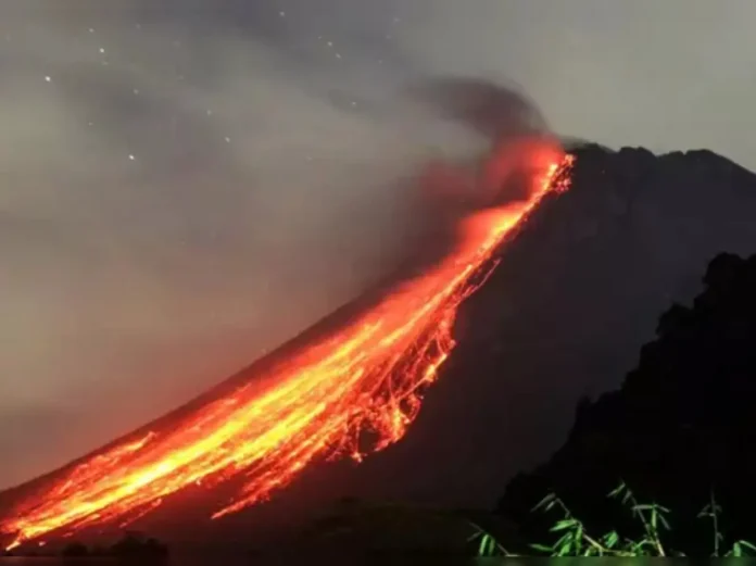 japans-sakurajima-volcano-erupts-ashfall-cancels-multiple-flights