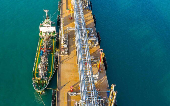 CEW-logistics-freepik