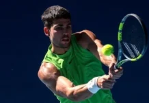 Alcaraz eases into Melbourne last 16 as Sabalenka ‘all over the place’