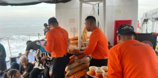 At least 15 dead as passenger ferry with more than 350 aboard sinks in southern Philippines