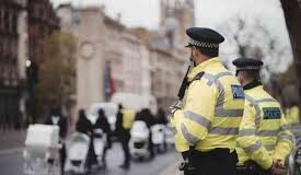 Police search for hero who protected women from sexist attacker