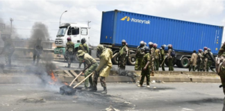 Traders clash with police after KeNHA demolishes stalls in Githurai