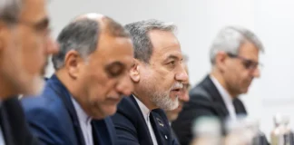 Trump Weighs Strikes on Iran as Tehran Signals Deal Within Days