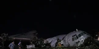 At least 20 killed after military plane carrying banknotes crashes in Bolivia