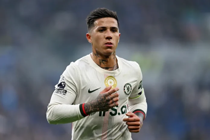 enzo-fernandez-chelsea-looks-premier-1068475027