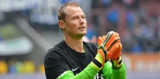 Ex-keeper Manninger dies after car hit by train