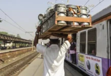 Mumbai’s famed dabbawalas fed millions for over 100 years – now they are disappearing