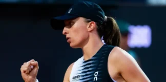 Swiatek drops just one game to set up Osaka meeting