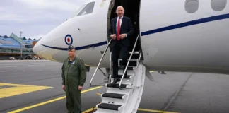 RAF jet carrying defence secretary has signal jammed near Russian border
