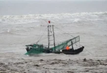 Four people missing after boat capsizes in Indian Ocean
