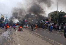 Thick Smoke Engulfs Kawangware’s Myers Area as Residents and Traders Join Ongoing Strike